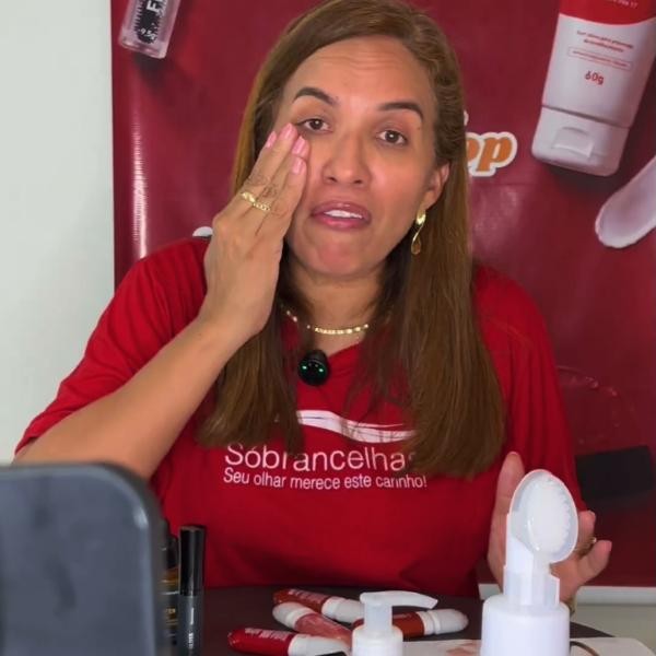 A live seller demonstrating beauty products