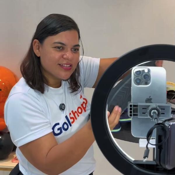 A live seller setting up a phone on a ring light
